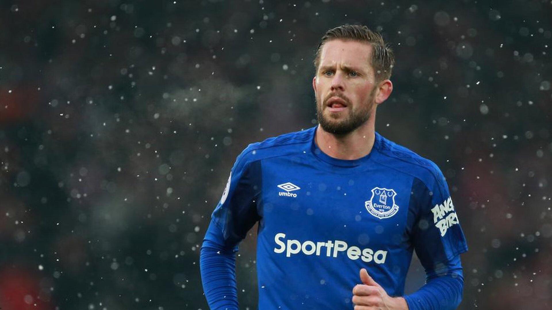 皮尔斯与加内特隔空论战，布伦森末节英雄表现引热议，哈登低迷成焦点